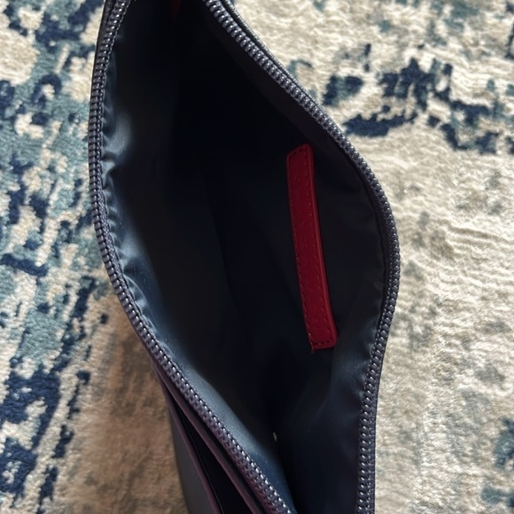 Tommy Hilfiger Wristlet Navy Zipper Closure - Picture 4 of 9